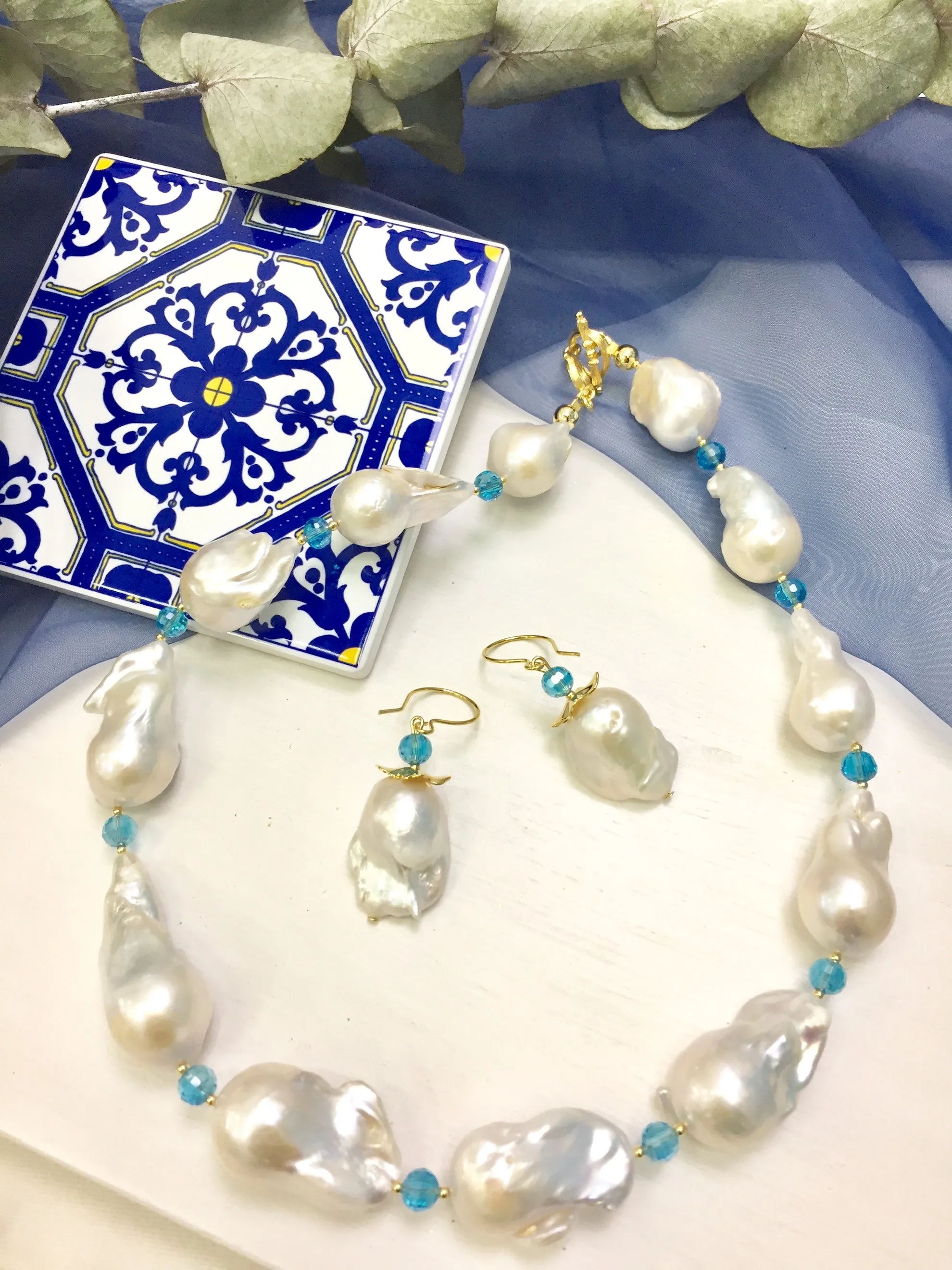 Baroque Pearls with Blue Crystals Necklace DN224