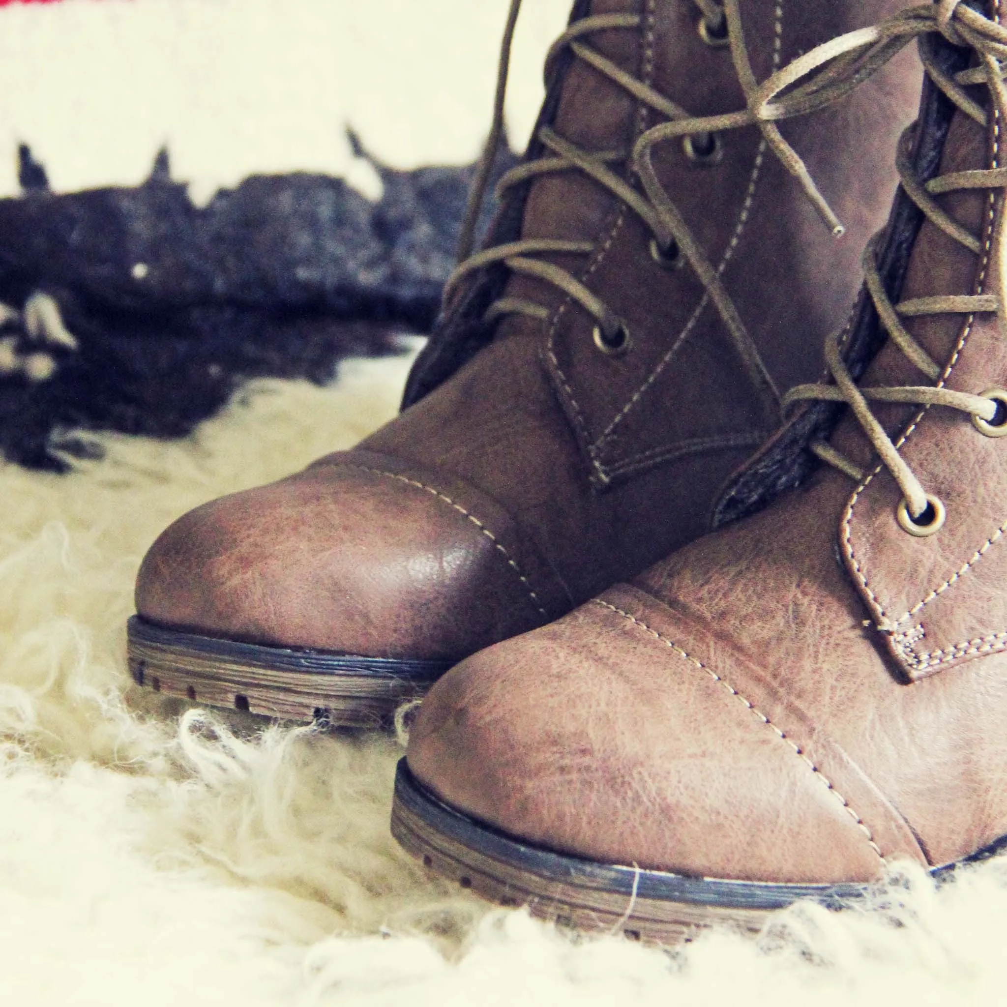 Cascade Lakes Boots in Taupe