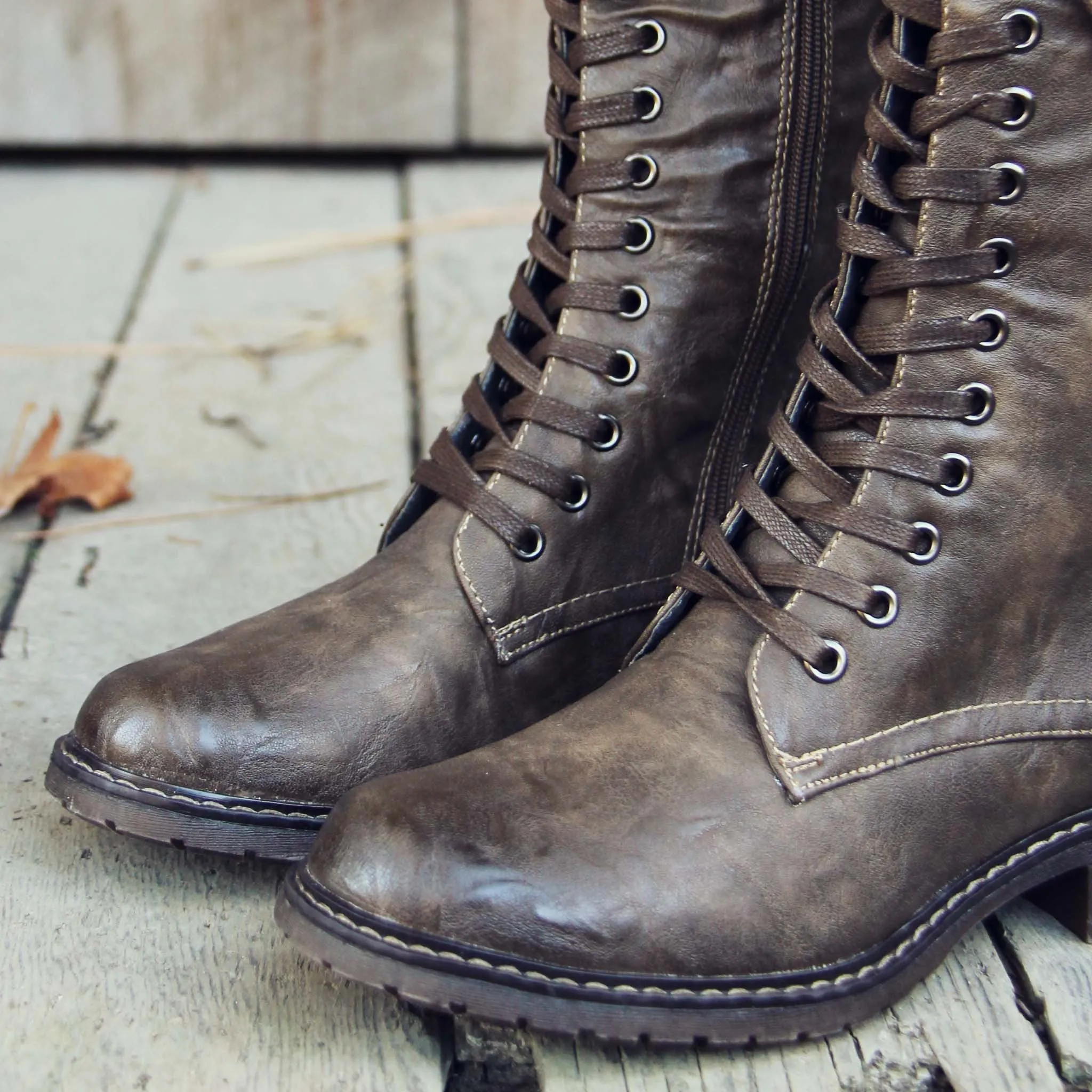 The Chehalis Boots in Ash