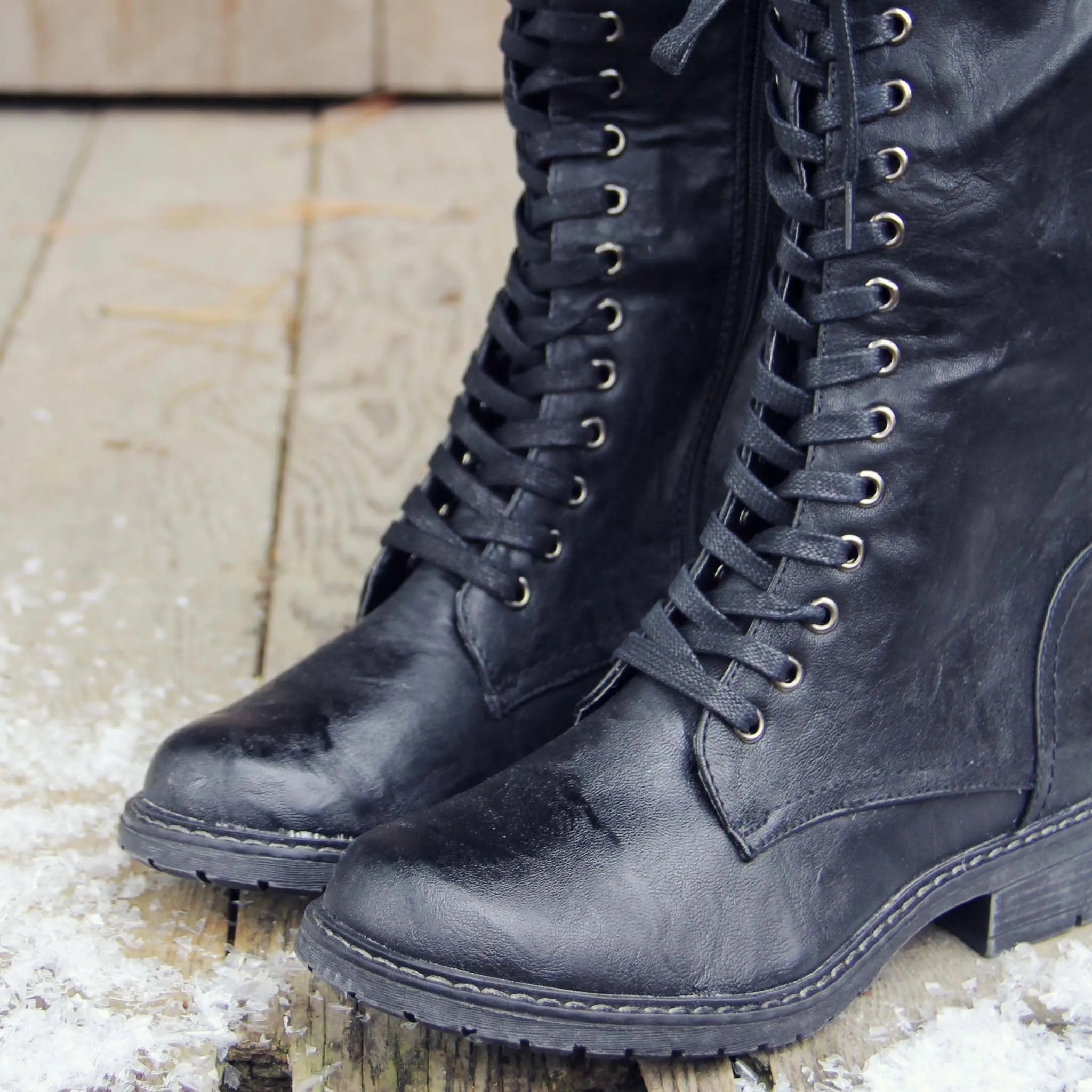 The Chehalis Boots in Black