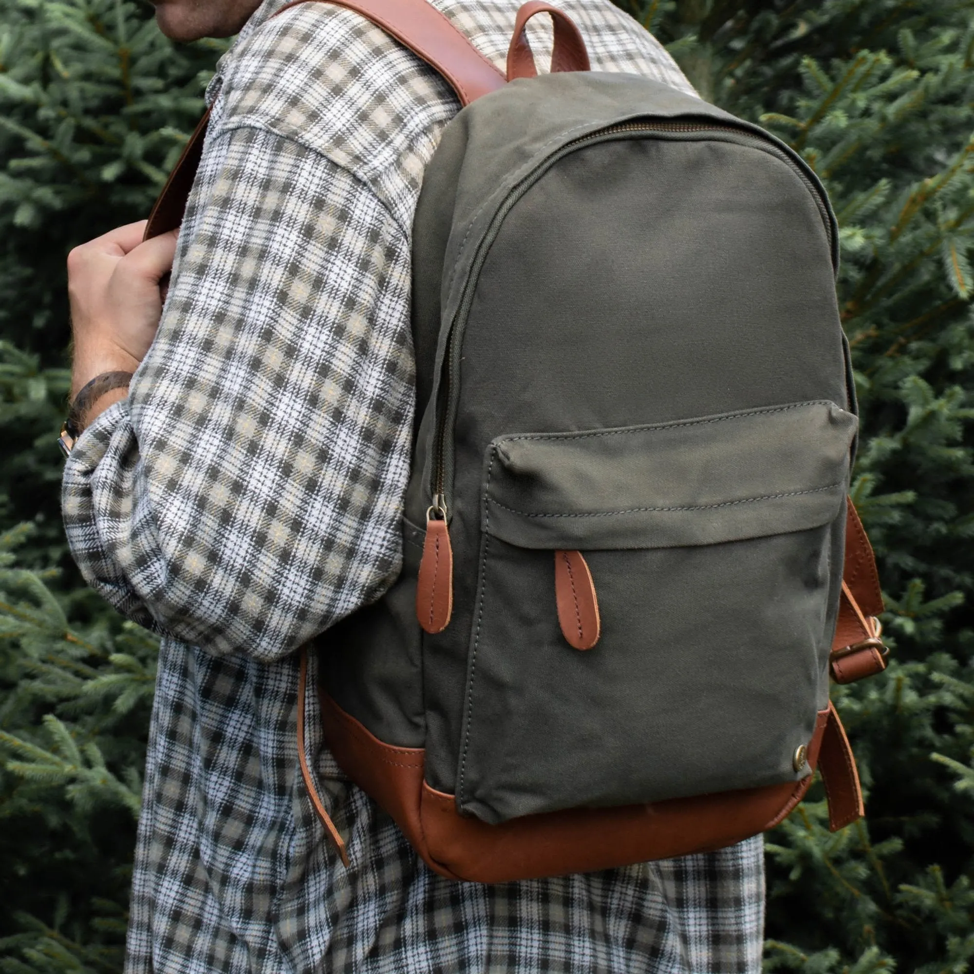 The Classic Backpack - Green Canvas