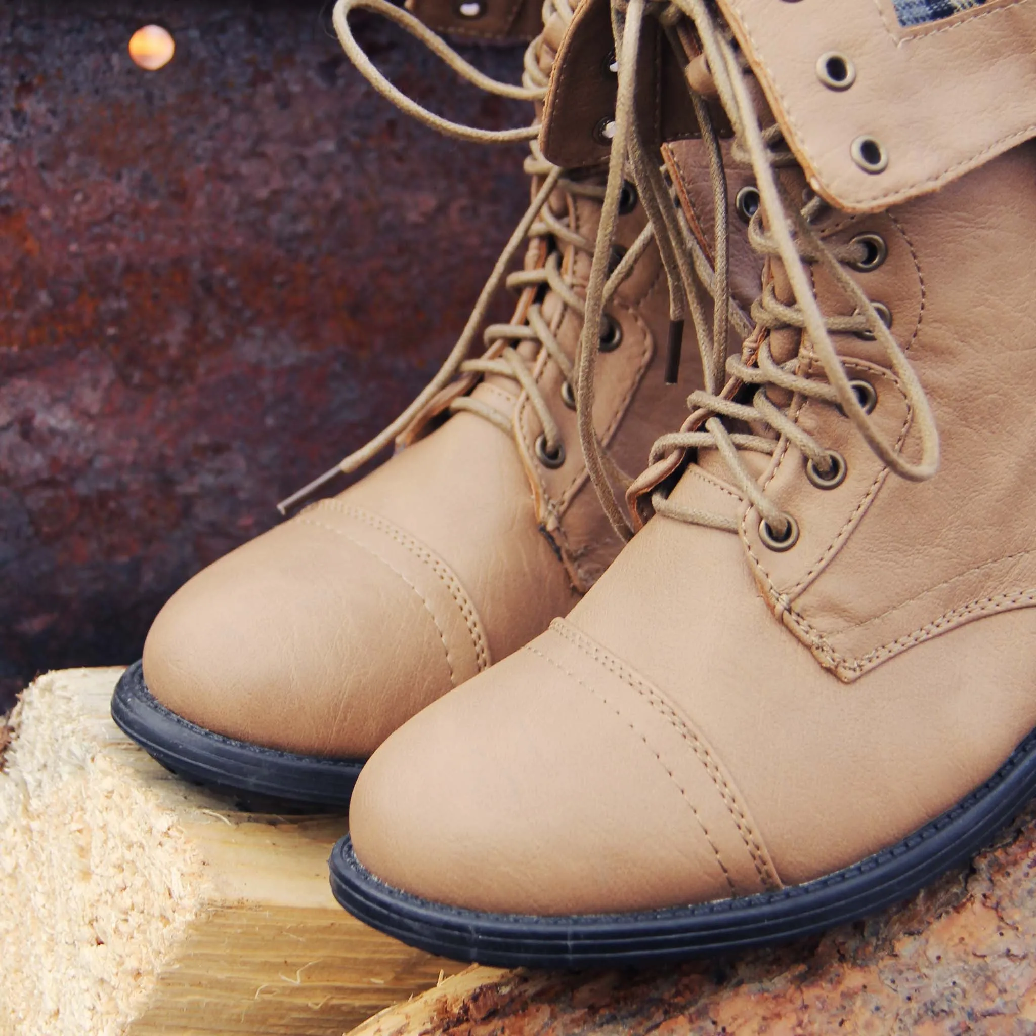 The Lodge Boots in Timber